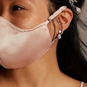 David’s Bridal Satin Adjustable Loop Face Mask